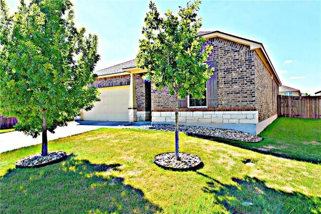 Building Photo - 113 Pine Island Ln