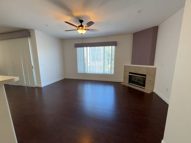 Building Photo - Resort Style Community, 2 Bed / 2 Bath / 1 Pvt. Garage, Apartment waiting for you!.