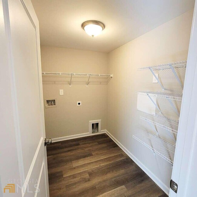 Building Photo - 978 Valley Rock Dr