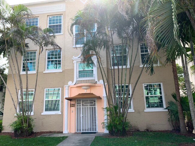 Building Photo - 130 Antiquera Ave