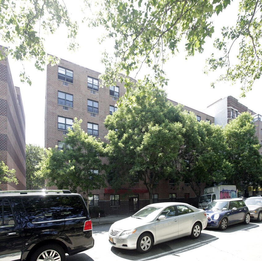 Primary Photo - The Harriet and Jeanette Weinberg Residence