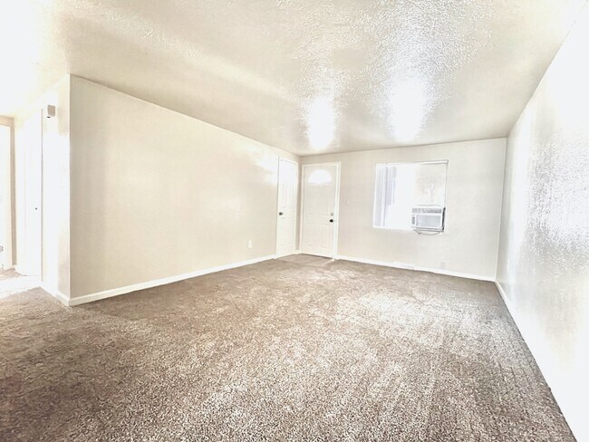 Foto del edificio - 8101-8195 W 9th Ave