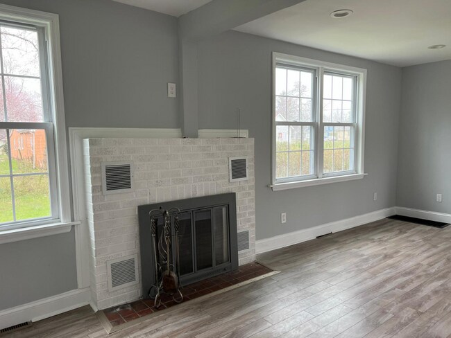 Building Photo - 64 W Line St