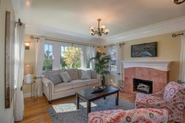 Foto del edificio - 2375 Montclair St