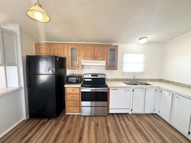 Foto del edificio - 3 Bed 2 Bath Sitting on 2 Acres