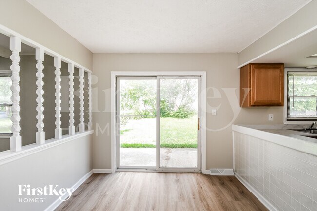 Foto del edificio - 6722 Churchman Ave