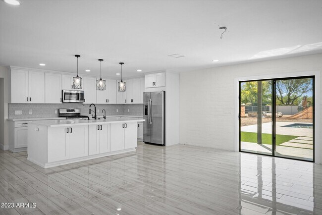 Building Photo - 6235 E Aster Dr