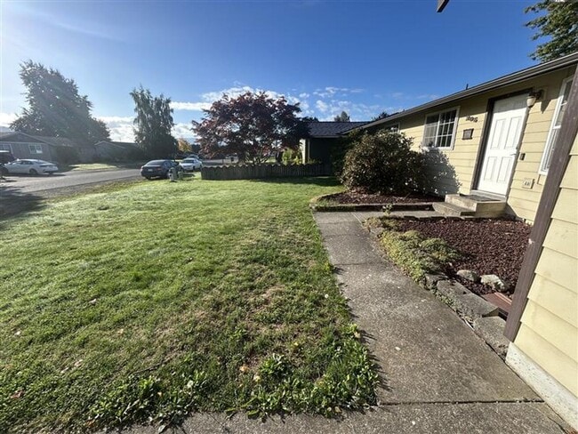 Building Photo - Three Bedroom House for Rent in Everson with fenced backyard and garage