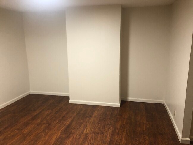 Building Photo - 94 Wyona St