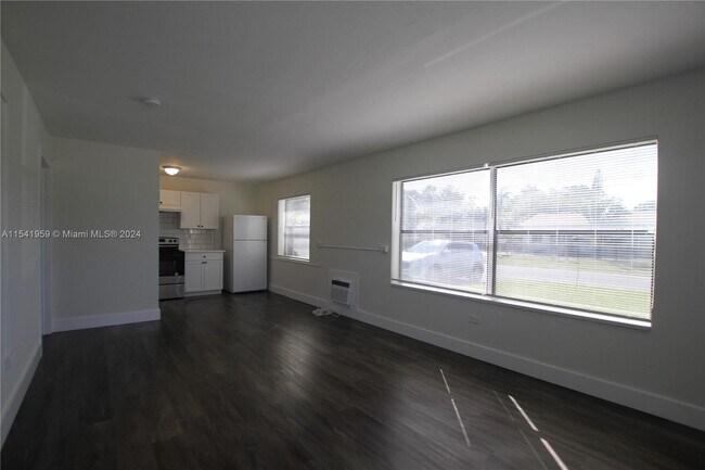 Building Photo - 1048 Avenue E