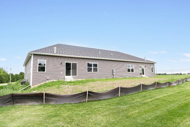Building Photo - 940 Kings Dr