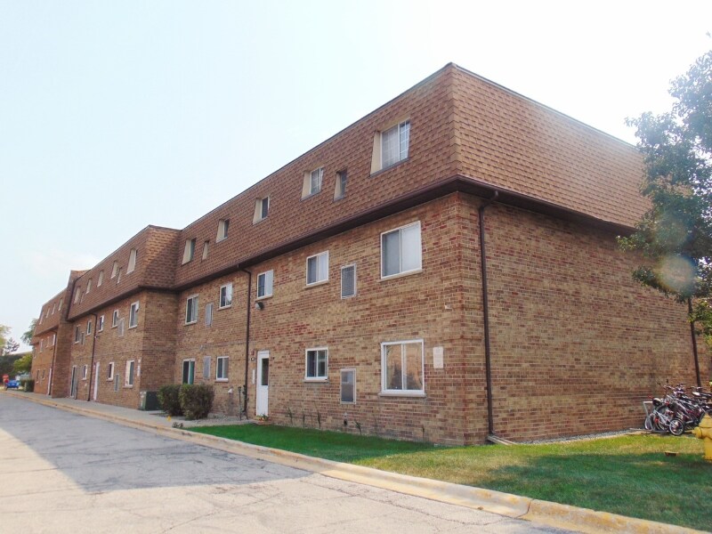 9438 Bay Colony Dr, Des Plaines, IL 60016 Condo for Rent in Des