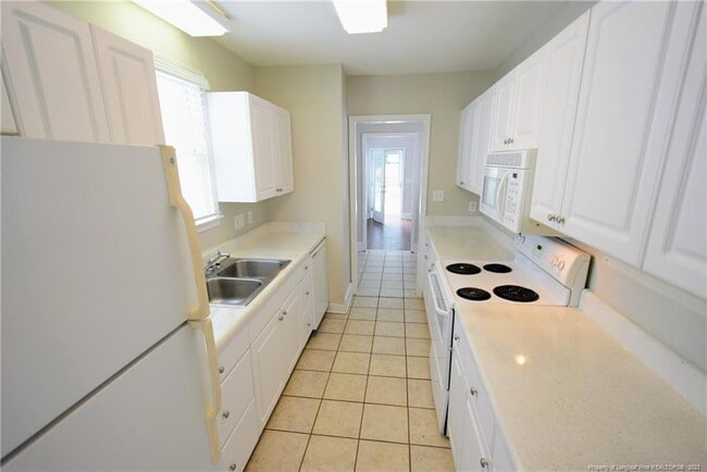 Building Photo - 204 N Churchill Dr