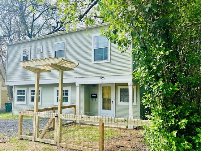 Building Photo - 1005 Ellingson Ln