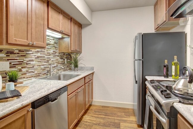 Building Photo - Heritage Hills