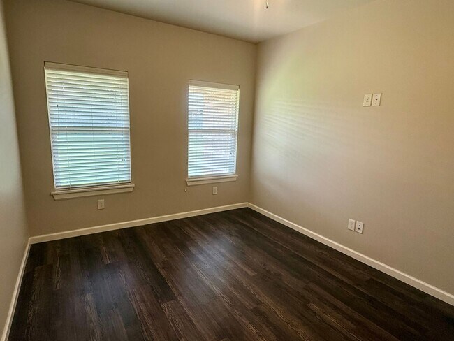 Building Photo - Beautiful 2 Bed 2 Bath!