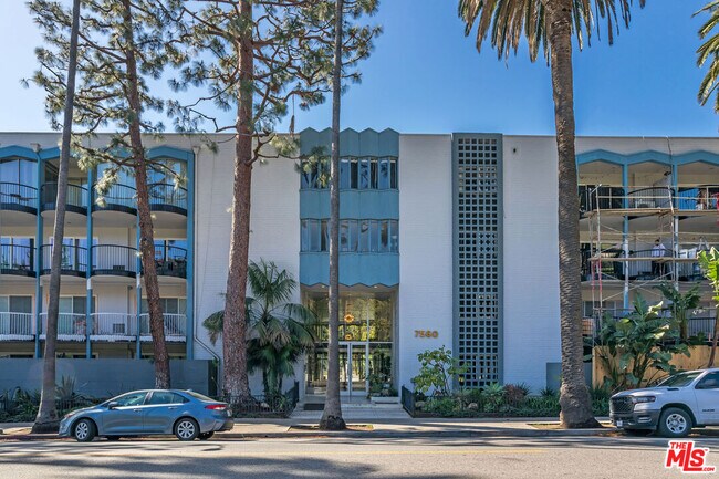Foto del edificio - 7560 Hollywood Blvd