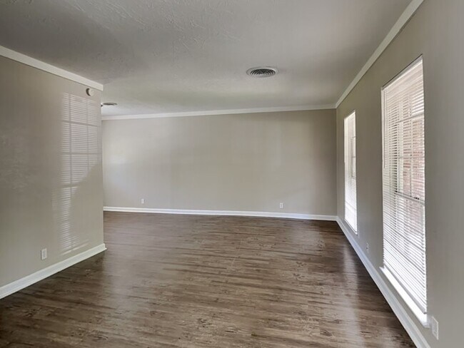 Foto del edificio - 10222 Belfast Rd