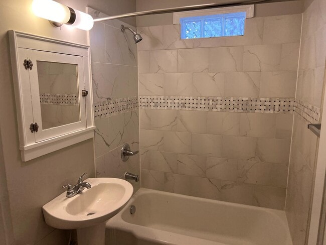 Foto del edificio - 1220 Crosby St