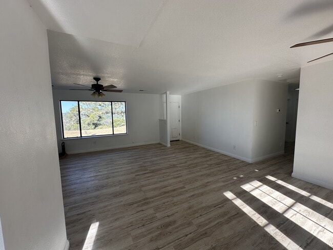 Building Photo - 33030 Rd 233