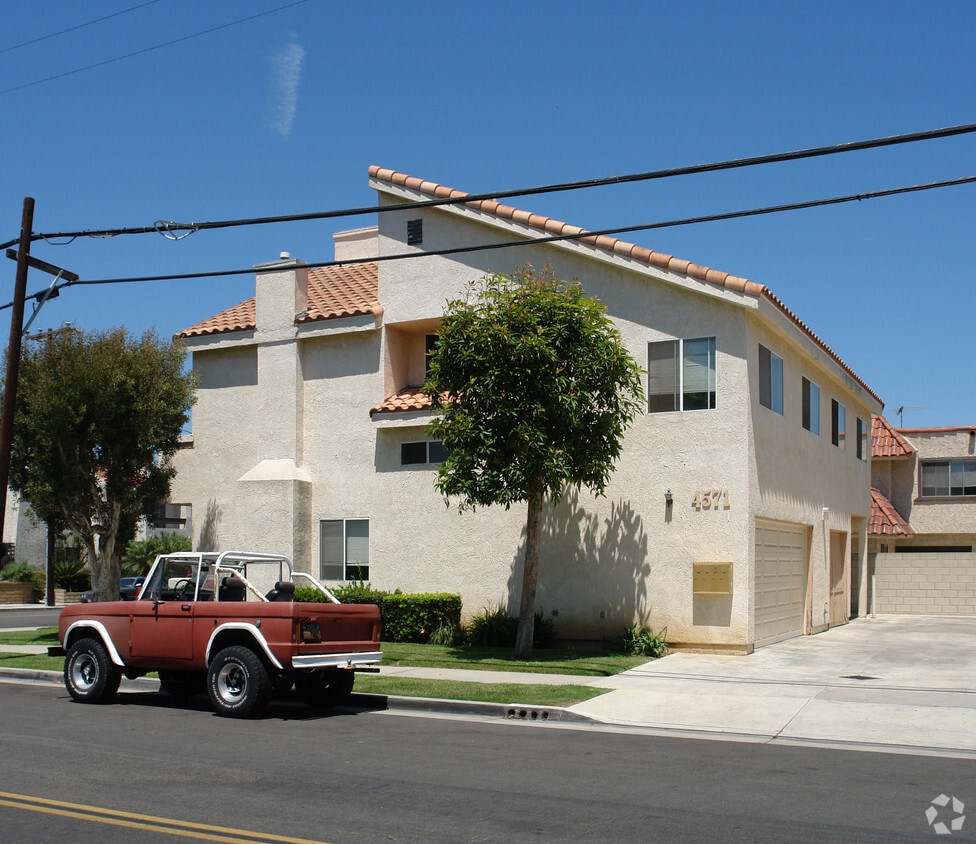 Building Photo - 4571-4581 Pearce St
