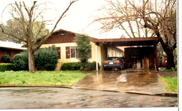 Foto del edificio - 32-34 Warner Ct