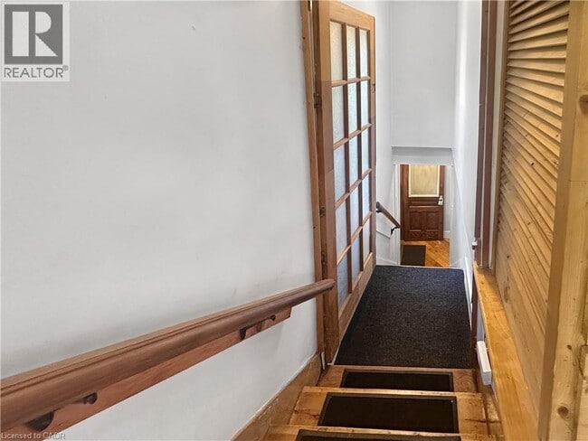 Building Photo - 506 Alder St W