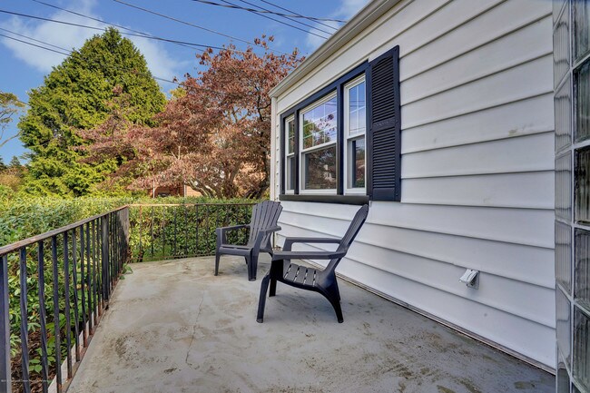 Building Photo - 410 Tilton Pl