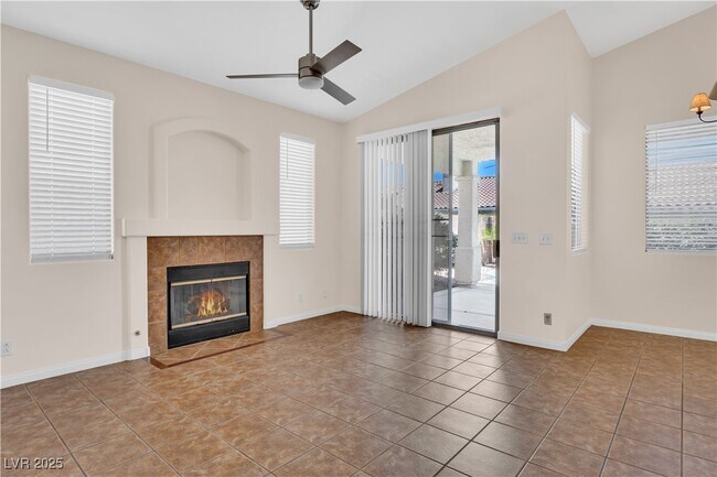 Foto del edificio - 8940 Emery Lake St