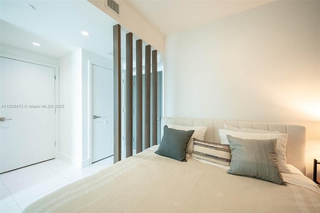 Building Photo - 1080 Brickell Ave