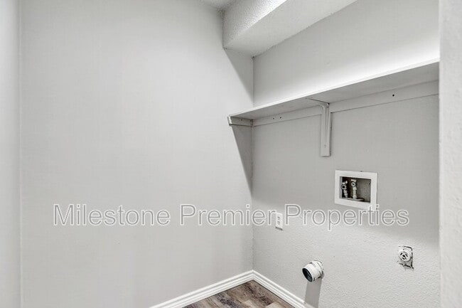 Building Photo - 925 Farmington Rd