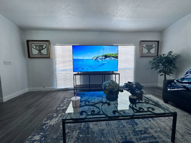 Foto del edificio - 2813 Woodlark Dr