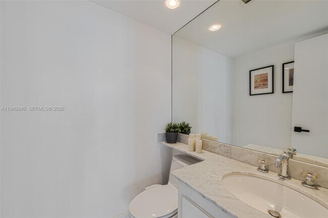 Foto del edificio - 600 NE 36th St