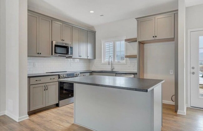 Building Photo - Brand New Townhouse Available for Rent