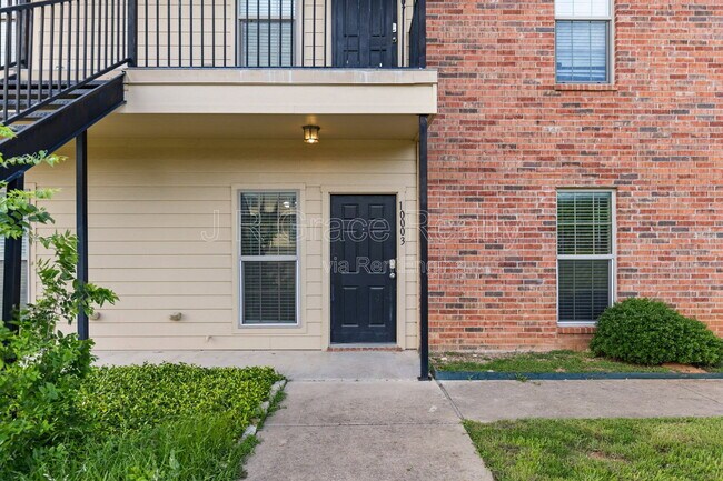 Foto del edificio - 2100 Breezy Dr