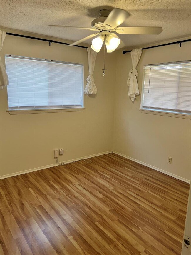 Foto del edificio - 8311 Hathaway Dr