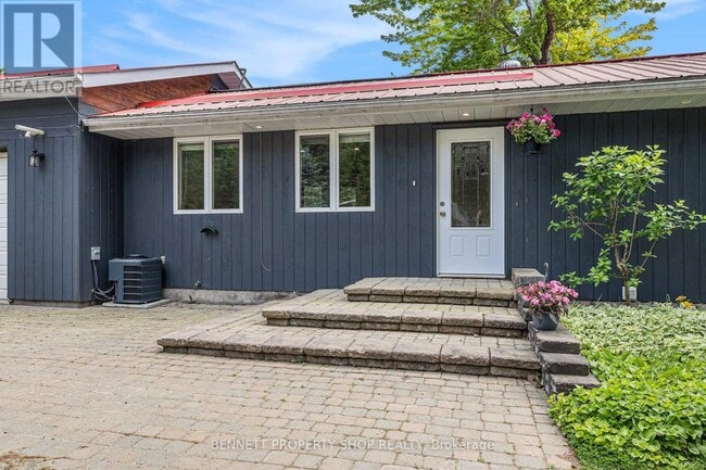 Building Photo - 579 Peneshula Rd