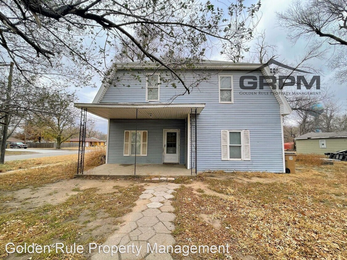 Primary Photo - 5 br, 2 bath House - 301 N Burr
