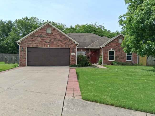 Charming 3-Bedroom Home with Spacious Yard in Quiet Farmington Neighborhood - Charming 3-Bedroom Home with Spacious Yard in Quiet Farmington Neighborhood