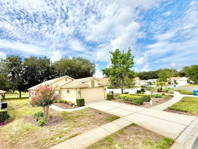 Foto del edificio - 240 Center Oak Cir