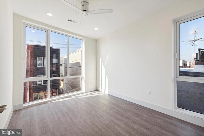 Building Photo - 1221 E Fletcher St