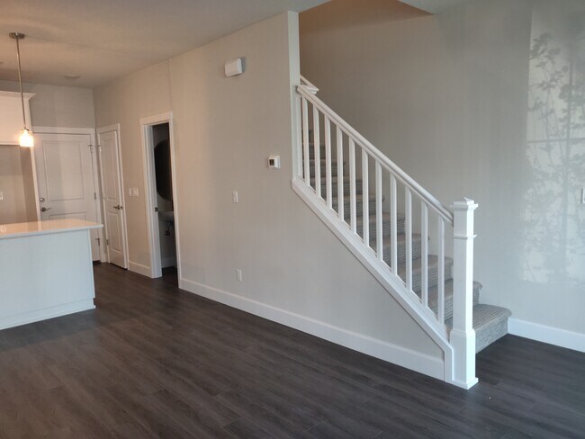 Escaleras al segundo nivel - 3893 SE 81st Ave