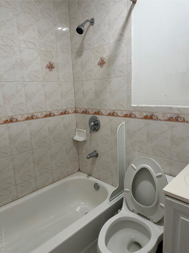 Foto del edificio - 180-11 146th Ave