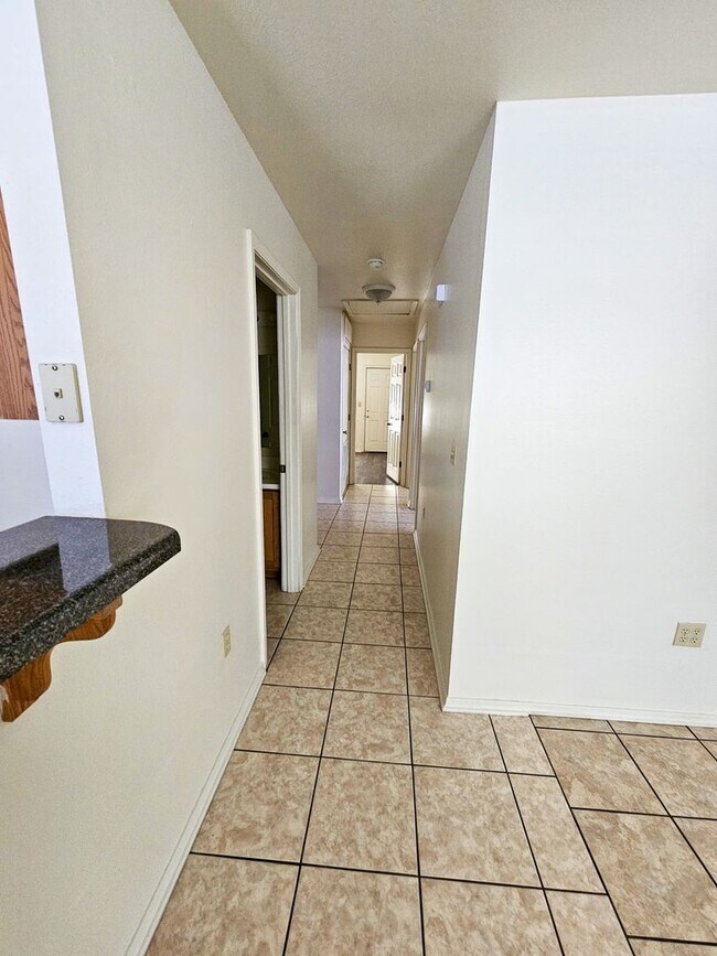 Foto del edificio - Cute 3 Bed/2 Bath Duplex on South Side of ...