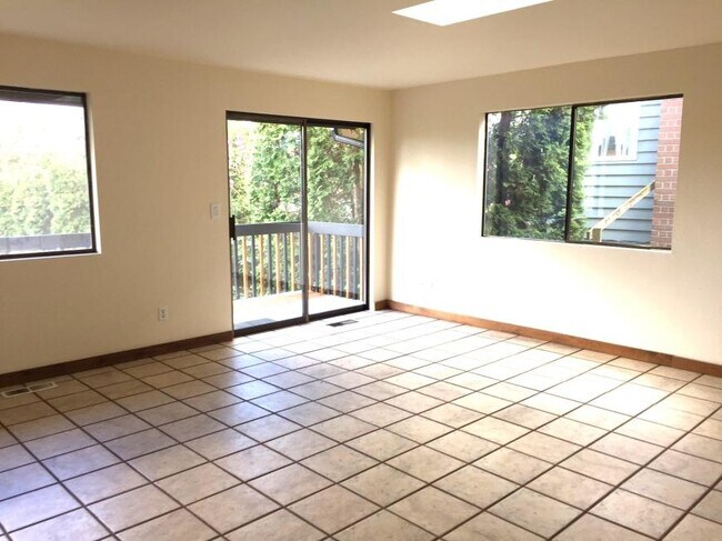 Foto del edificio - 4 bedroom in Seattle WA 98125