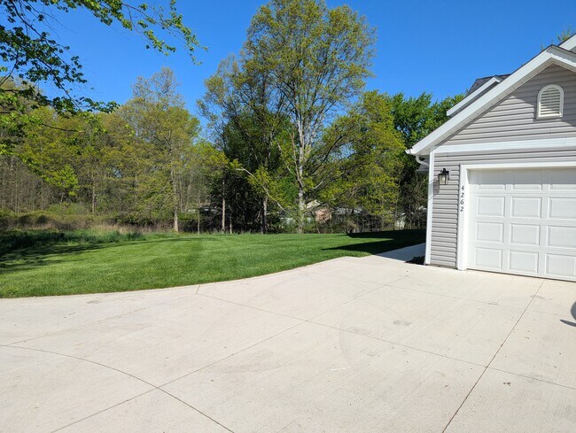 Full acre Rear yard - 4262 Stow Rd