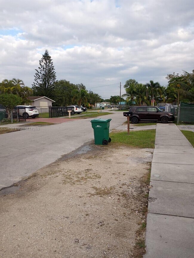 Foto del edificio - 913 NW 3rd St
