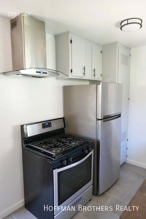 Building Photo - 3005 Normandie Ave