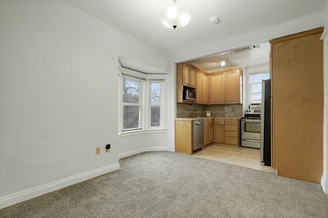 Foto del edificio - Starter Two Bedroom in Great Neighborhood - Low Deposit