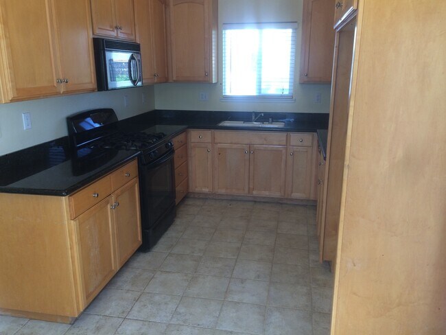 Building Photo - Great Home in Established Neighborhood